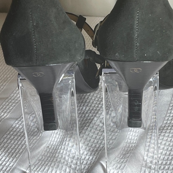Chanel Black Suede Kitten Heel T-Strap Shoes - Picture 10 of 16